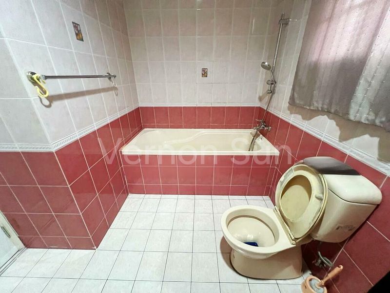 Room (Landed) for Rent in  Jalan Pasir Ria - Image 1